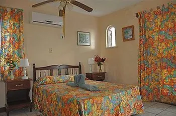 Carib Beach Apartments Negril 2*,  Jamaica