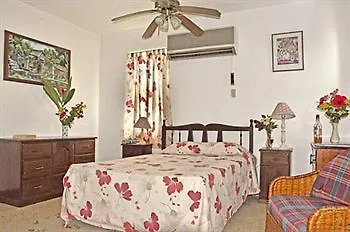 Hotel Carib Beach Apartments Negril