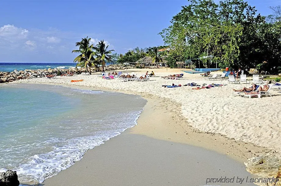 Carib Beach Apartments Negril 2*,  Jamaica